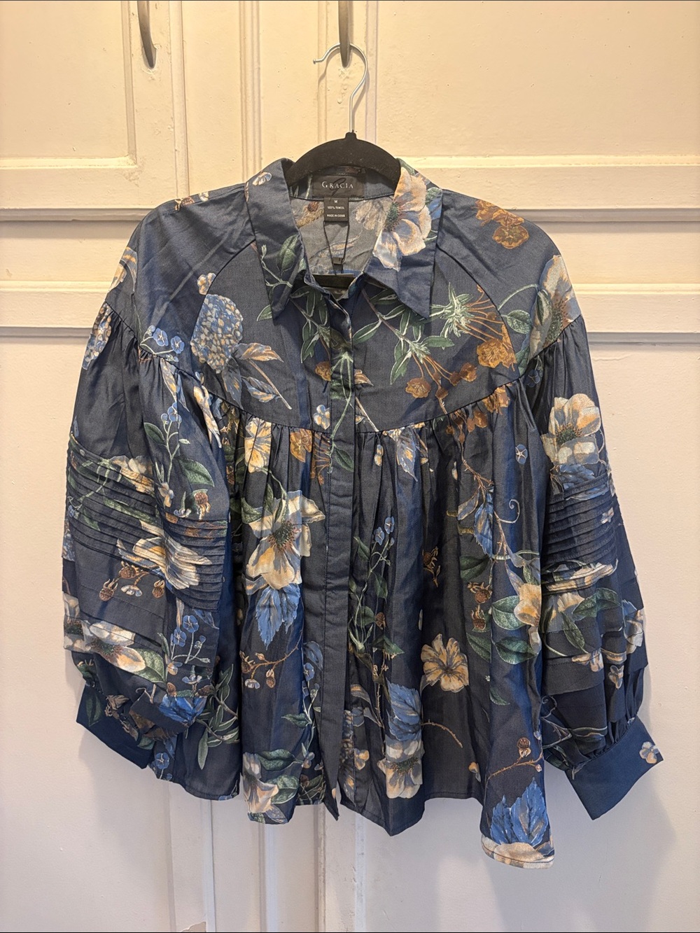 Gracia Floral Pintuck Sleeve Top